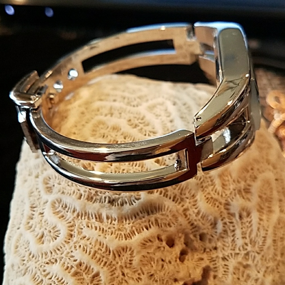 Watch - Picture 2 of 6